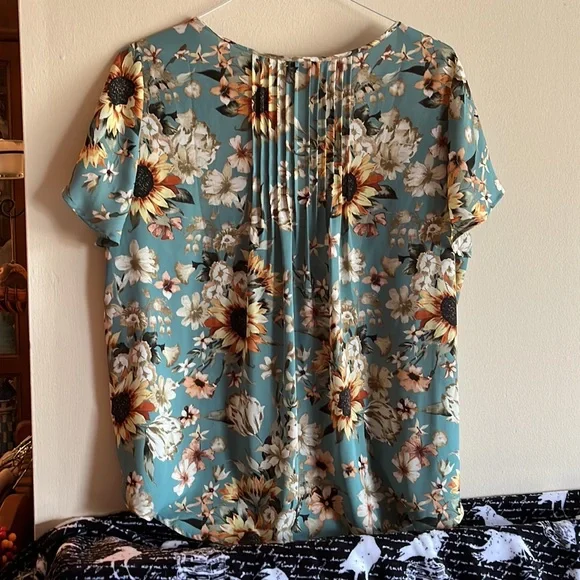 Sunflower print blouse - Picture 2 of 3